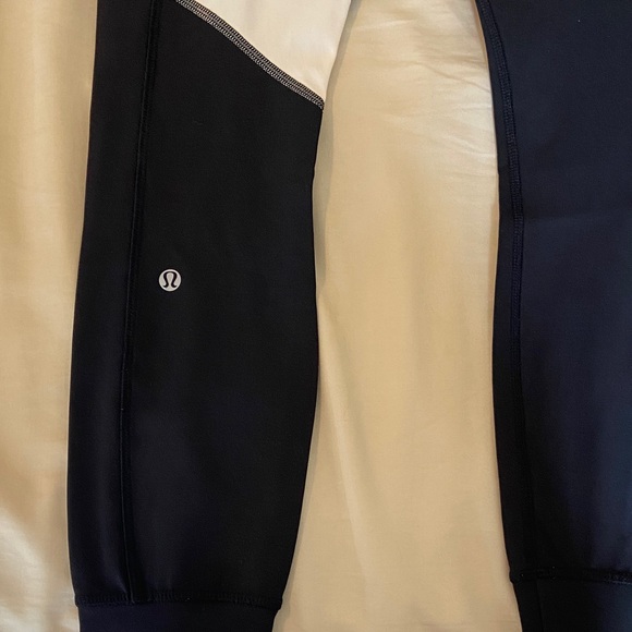 Black and White Athletic Reflector Leggings - Picture 2 of 6